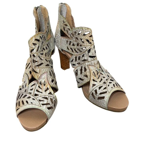 L'Artiste by Spring Step Amora Laser Cut Leather Ankle Bootie Beige EU 38 NWOT - Picture 2 of 9